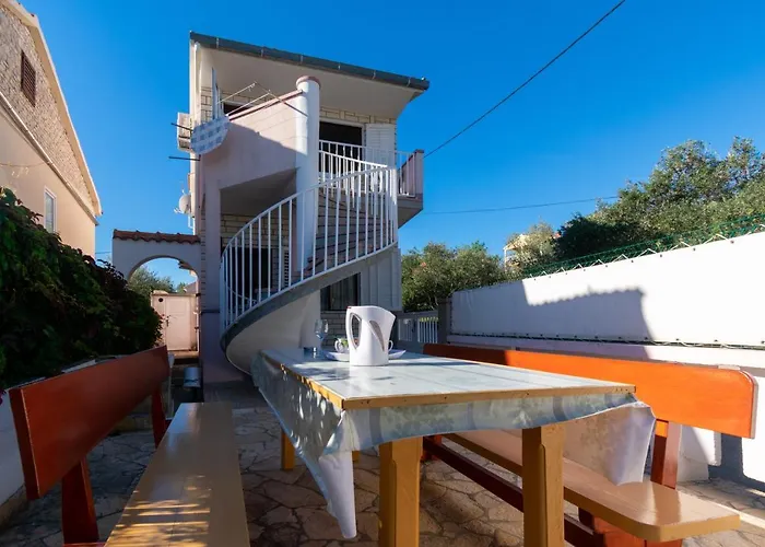 Seaside House For Families With Children Kukljica, Ugljan - 17930 Prázdninový dům